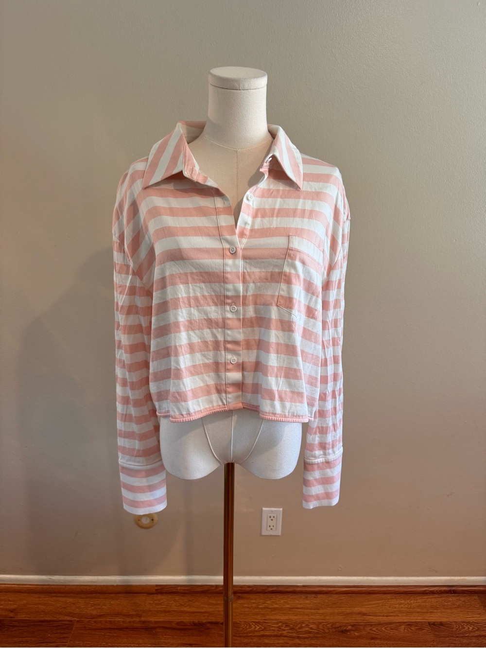 Alice + Olivia Pink and White Striped Cropped Button Shirt - 97% COTTON